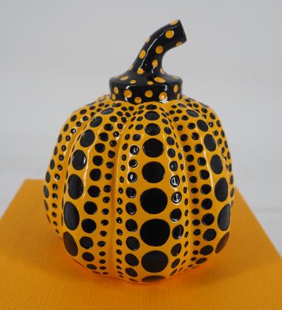 Yayoi Kusama (d’après) : Dots Obsession (Pumpkin yellow - Small) - sculpture originale, signée 2