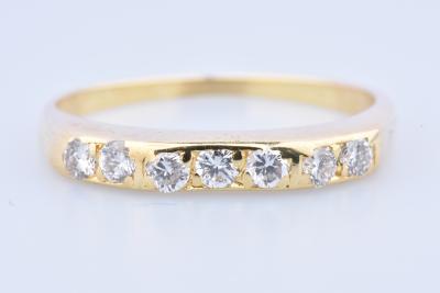 Bague en or jaune composée de 7 diamants 2