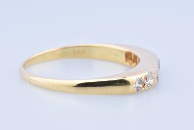 Bague en or jaune composée de 7 diamants 2