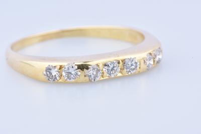 Bague en or jaune composée de 7 diamants 2