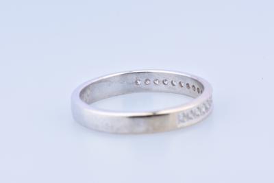 Belle bague en or blanc 18 composée de 18 diamants ronds brillants 2