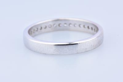 Belle bague en or blanc 18 composée de 18 diamants ronds brillants 2