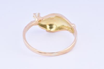 Bague main originale en or jaune ornée d’un  diamant taille brillant de 0.04 ct 2