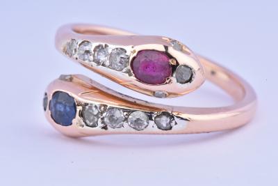 Bague serpent en or rose 18 carat  ornée de diamants, saphir et rubis 2
