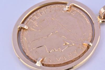 Pendentif médaillon de collection pièce de monnaie  en or jaune 18 carat (750 millièmes). REPUBLIQUE FRANCAISE, 20 Francs 