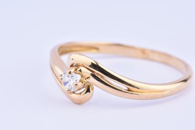 Bague solitaire en or jaune ornée d’1  oxyde de zirconium 2