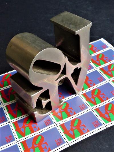 Robert Indiana - Love Chrome ( First Edition 1970 )  + Timbres USA Postal ( 1970 ) 2