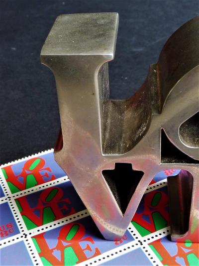 Robert Indiana - Love Chrome ( First Edition 1970 )  + Timbres USA Postal ( 1970 ) 2