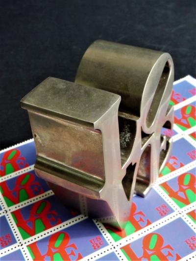 Robert Indiana - Love Chrome ( First Edition 1970 )  + Timbres USA Postal ( 1970 ) 2