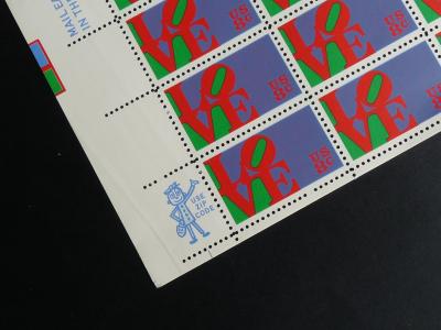 Robert Indiana - Love Chrome ( First Edition 1970 )  + Timbres USA Postal ( 1970 ) 2