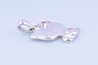 Pendentif Hello Kitty orné de diamants et de rubis 2
