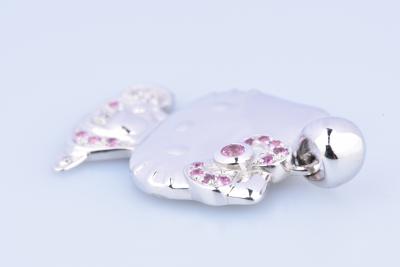 Pendentif Hello Kitty orné de diamants et de rubis 2