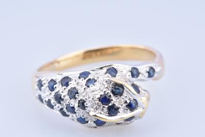 Bague panthère en or bicolore composée de 2 diamants taille brillant de 25 saphirs 2
