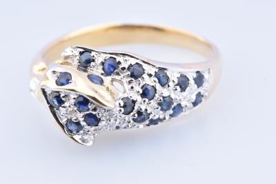 Bague panthère en or bicolore composée de 2 diamants taille brillant de 25 saphirs 2