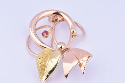 Broche vintage en or bicolore rubis de 0.03 ct 2