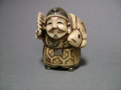 Netsuke en ivoire. Le dieu EBisu pêcheur. Japon époque Taisho. (1912-1928) 2