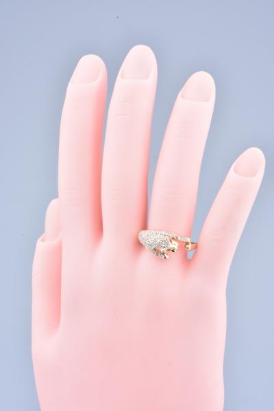Bague panthère en or bicolore 18 carats (750 millièmes) onée de 2 rubis ronds de 0.02 ct au total et de 10 diamants ronds brillants de 0.1 ct au total. 2