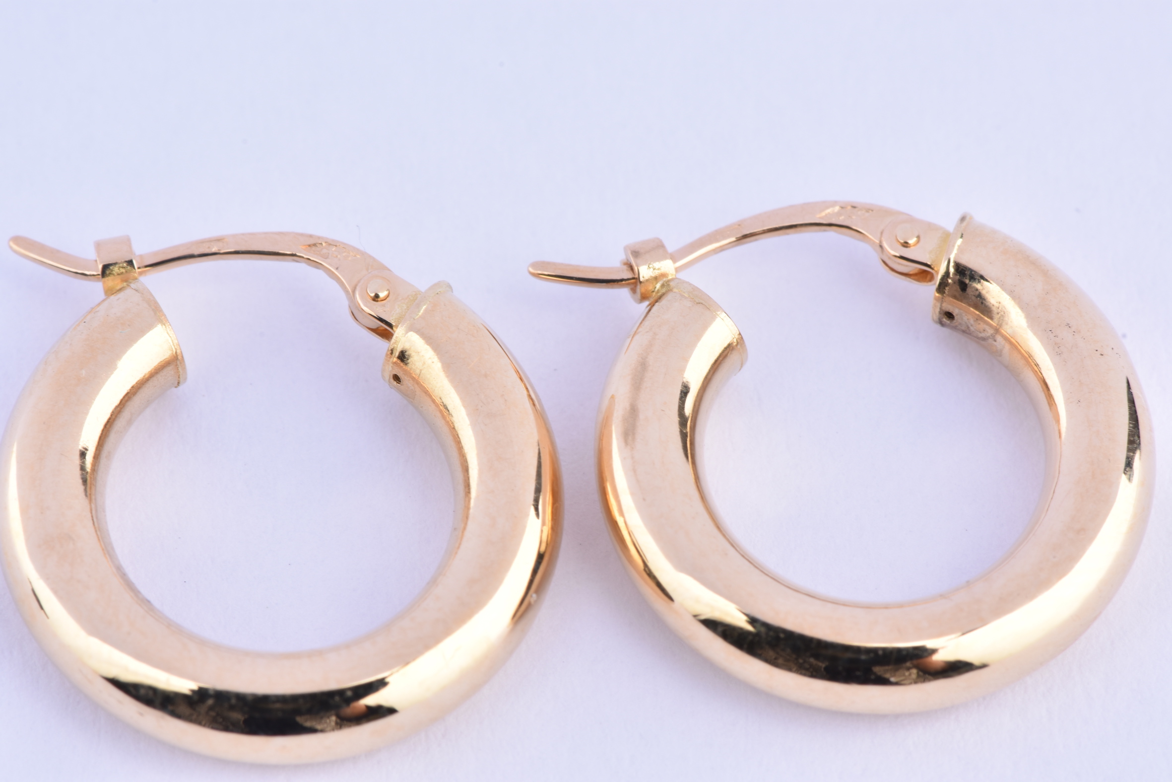 Magnifiques créoles femme en or jaune 18 carats (750 millièmes