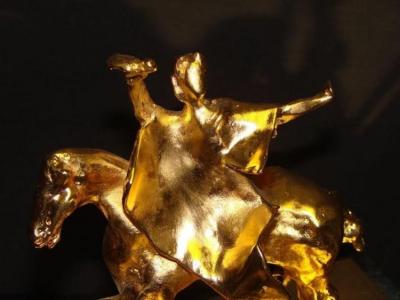 Salvador DALI (d’après) - L’empereur Trajan, Sculpture en or 2