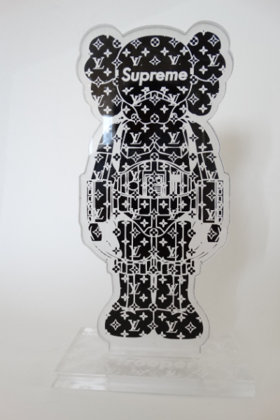 Louis Vuitton X Supreme, Kaws Stormtrooper, Sculpture en plastique 2