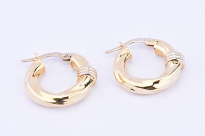 Boucles d’oreilles créoles en or jaune 18 carats (750/1000) torsadées. 2