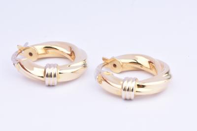 Boucles d’oreilles créoles en or jaune 18 carats (750/1000) torsadées. 2