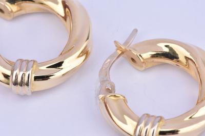 Boucles d’oreilles créoles en or jaune 18 carats (750/1000) torsadées. 2