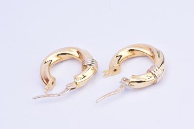 Boucles d’oreilles créoles en or jaune 18 carats (750/1000) torsadées. 2
