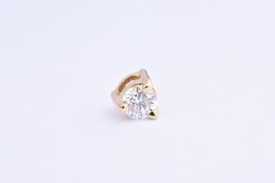 Pendentif en or jaune 18 carats (750/1000) orné d'un diamant taille brillant de 0.17 ct. 2