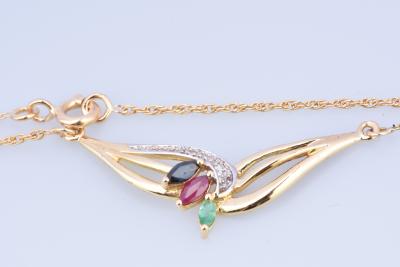 Collier en or jaune 18 carats (750/1000) orné d’un saphir, d’un rubis et d’un émeraude 2