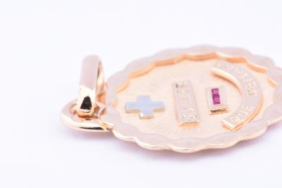 Médaille de la Maison AUGIS en or bicolore 18 carats  et rubis 2