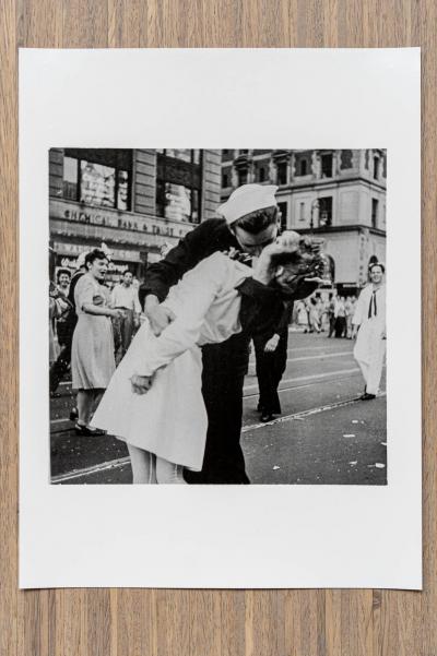 Victor Jorgensen - V-J Day in Times Square, 1945, Photographie numérotée 2