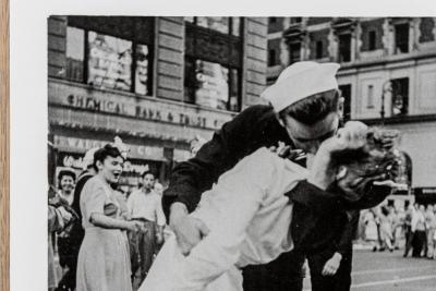 Victor Jorgensen - V-J Day in Times Square, 1945, Photographie numérotée 2