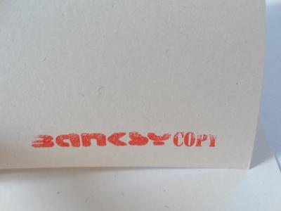Autocollant Banksy "Fausse Guerre" (2003) – Sérigraphie Street Art (neuf)