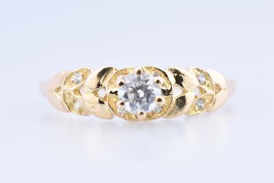 Bague solitaire en or jaune 18 carats ornée  de 9 zirconium 2