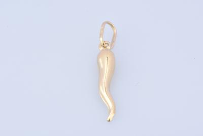 Pendentif petite corne d’abondance en or jaune 18 carats (750 millièmes). 2