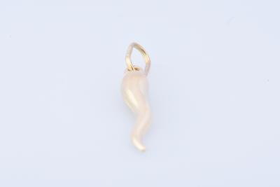 Pendentif petite corne d’abondance en or jaune 18 carats (750 millièmes). 2