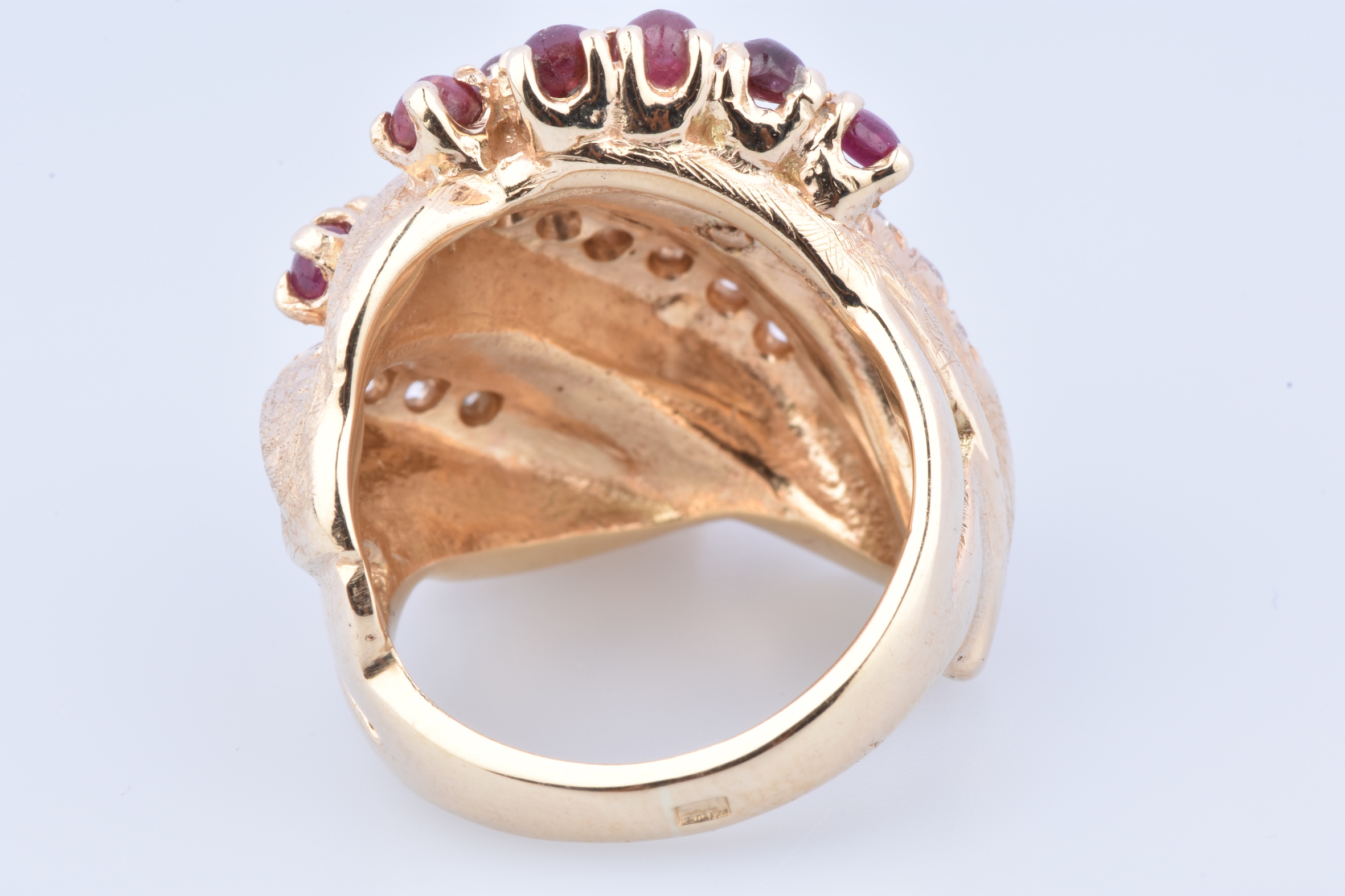 Bague en or jaune 14 carats, ornée de 22 rubis Bijoux et montres Plazzart