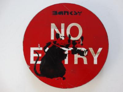 Banksy (attribué à) -Panneau, circa 2006, Pochoir 2