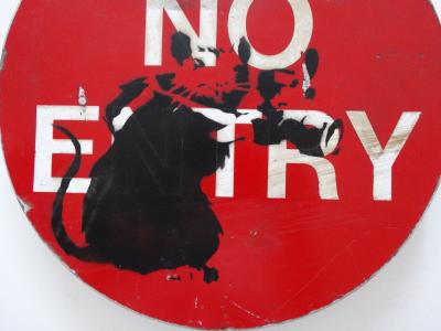 Banksy (attribué à) -Panneau, circa 2006, Pochoir 2