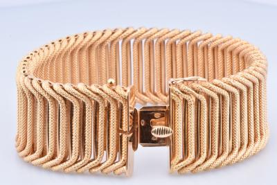 Cuff bracelet in 18 carats yellow gold 2