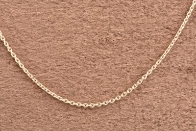 Chaine fine en or jaune 18k,  maille forçat, fermoir bouée. 2