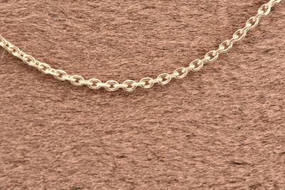 Chaine fine en or jaune 18k,  maille forçat, fermoir bouée. 2