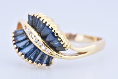 Bague en or jaune 18 carats, ornée de 14 saphirs baguette 2
