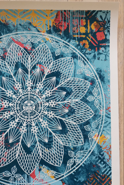 Shepard FAIREY (Obey) - Collage Peace Mandala (Blue) 2024 - Sérigraphie signée au crayon 2