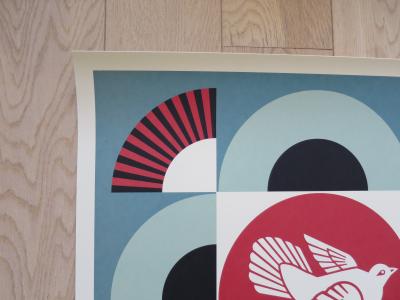 Shepard FAIREY (Obey) - GEOMETRIC DOVE BLUE, 2021 - Sérigraphie signée au crayon 2