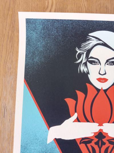 Shepard FAIREY (Obey) - Obey Noir Flower Woman (Blue) 2022 - Sérigraphie signée au crayon 2
