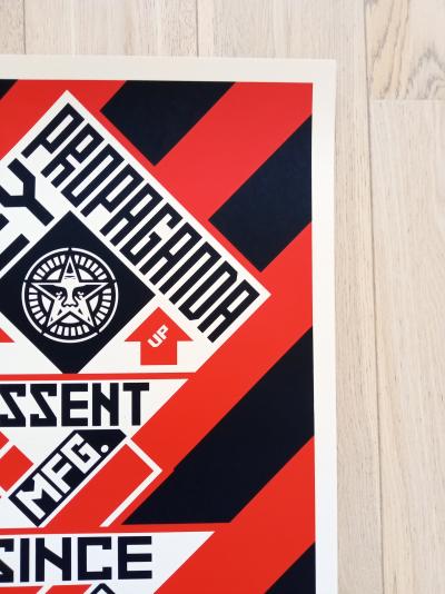 Shepard FAIREY (Obey) - Constructivist Banner Black - Sérigraphie signée au crayon 2
