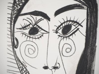 Pablo PICASSO (d’après) : Femme au foulard noir - Lithographie, 1970 2