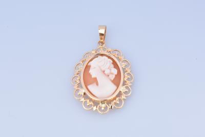 Pendentif camée en or jaune 18 carats (750 millièmes) conçu avec une agate ovale orange 2